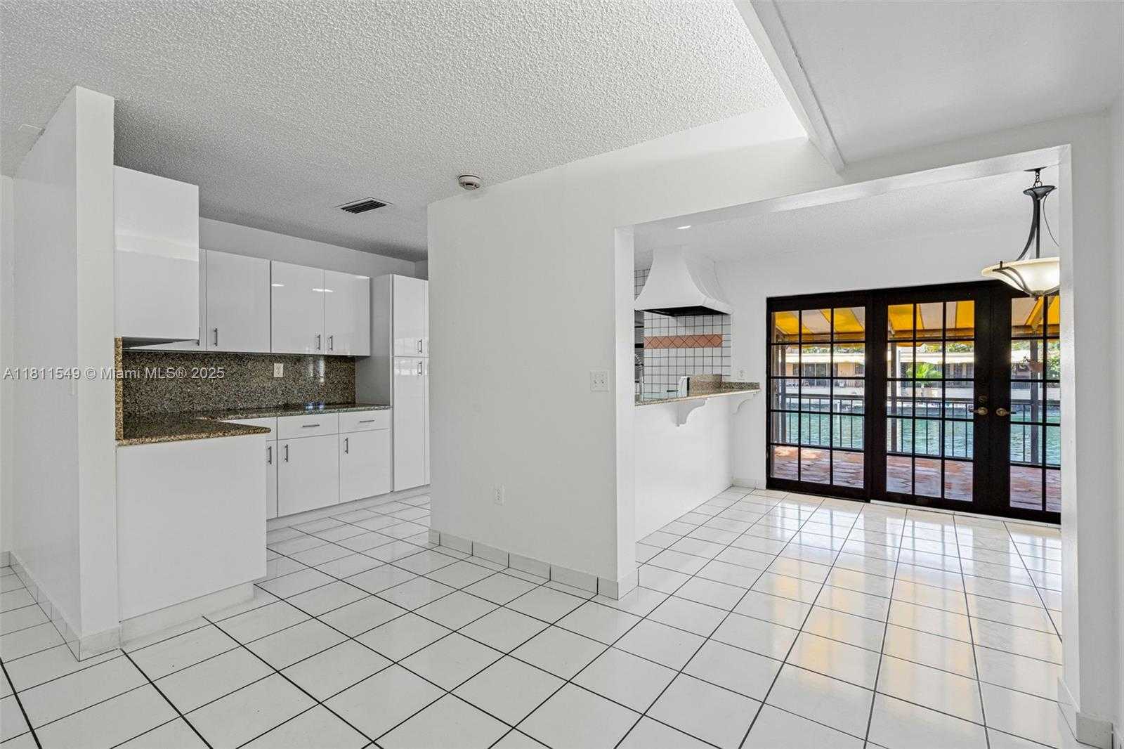 Small Image of 7003 CROWN GATE CT, Miami Lakes Number 10