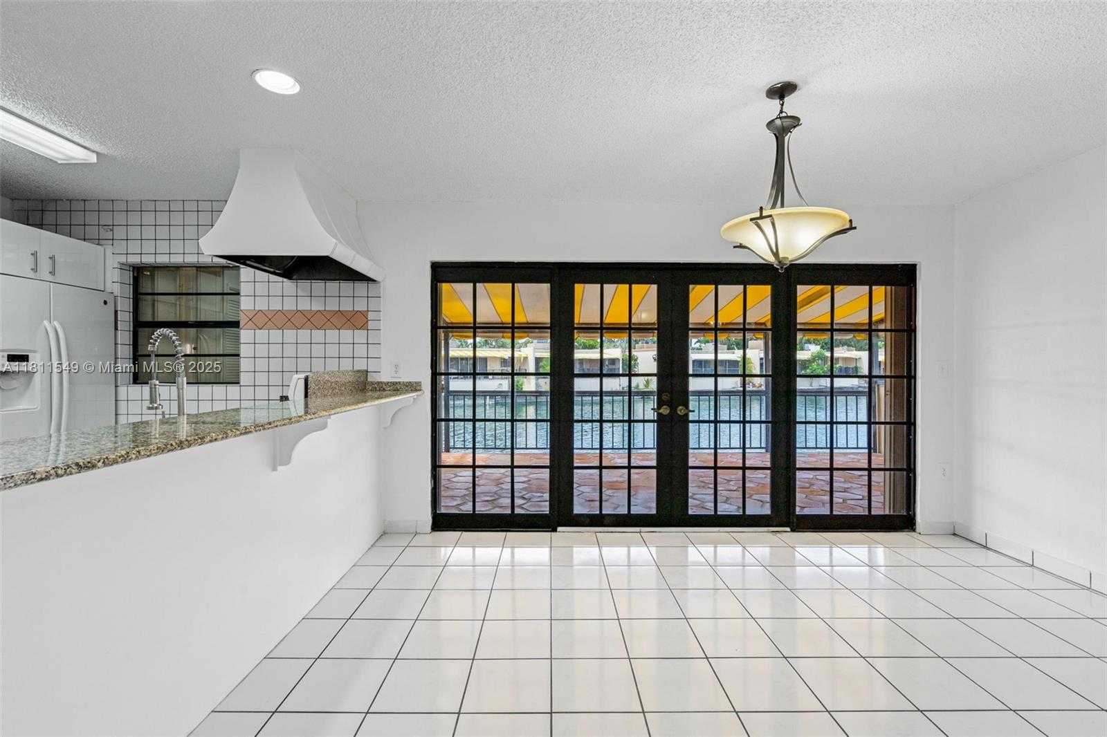 Small Image of 7003 CROWN GATE CT, Miami Lakes Number 11