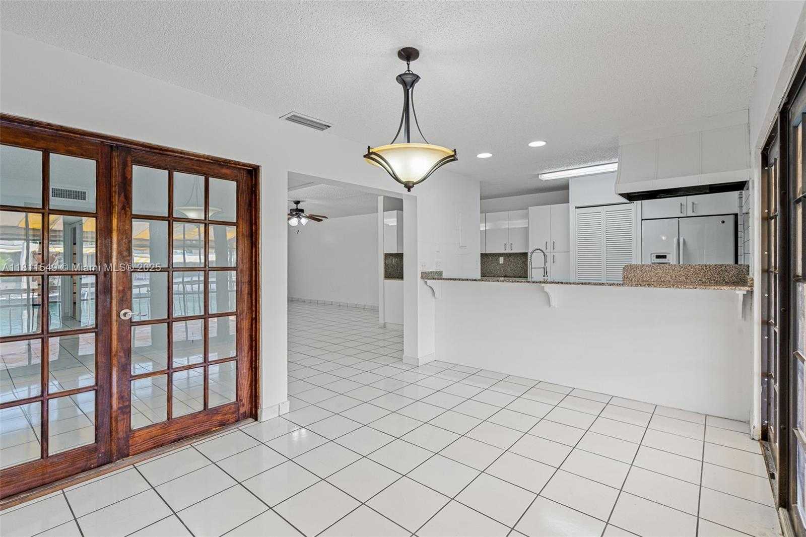 Small Image of 7003 CROWN GATE CT, Miami Lakes Number 14