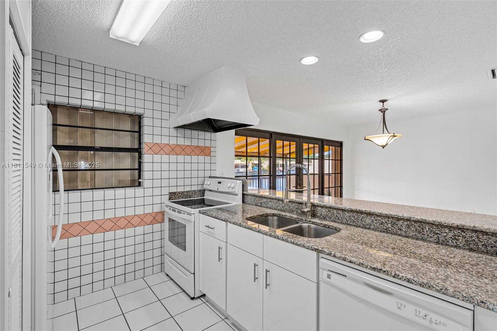Small Image of 7003 CROWN GATE CT, Miami Lakes Number 18