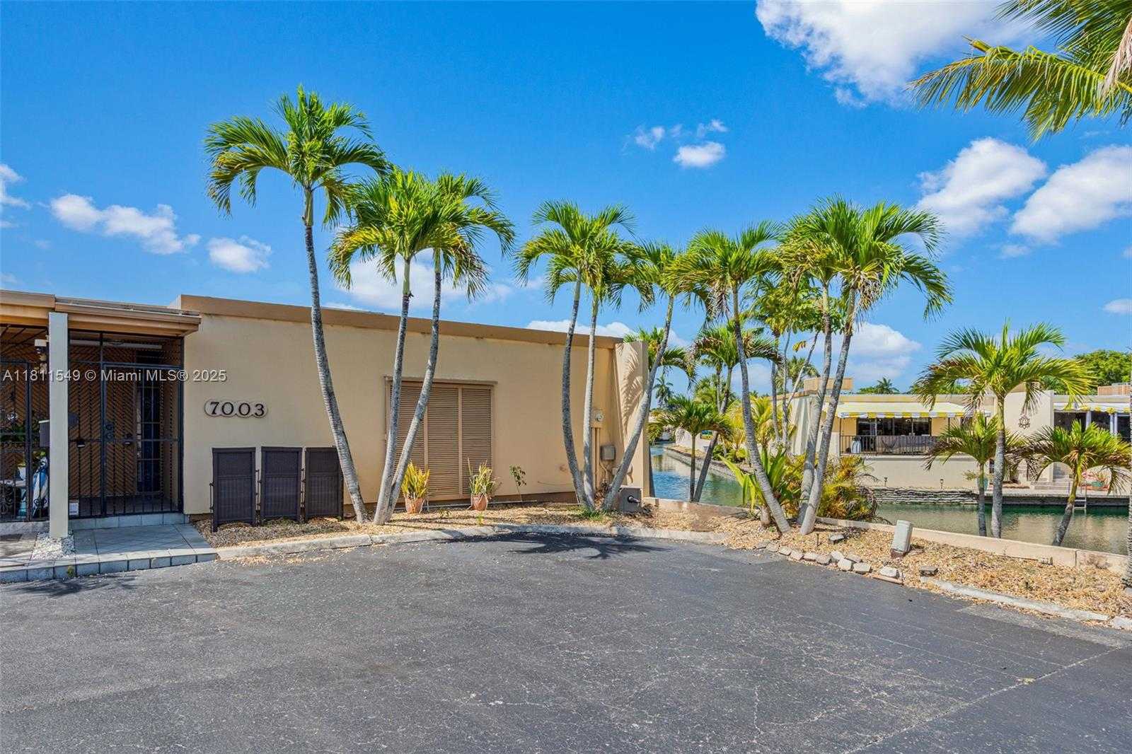 Small Image of 7003 CROWN GATE CT, Miami Lakes Number 2