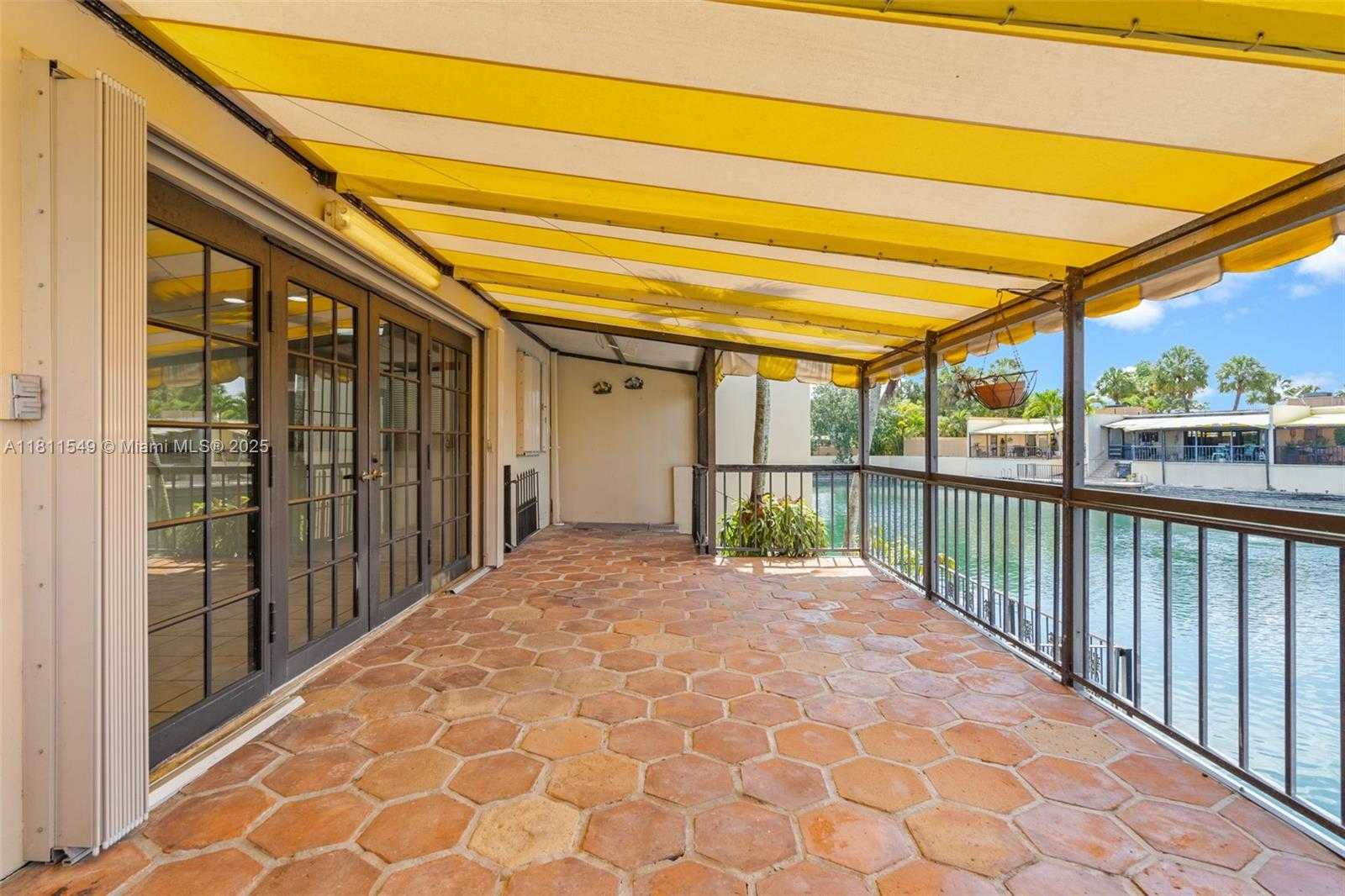 Small Image of 7003 CROWN GATE CT, Miami Lakes Number 21