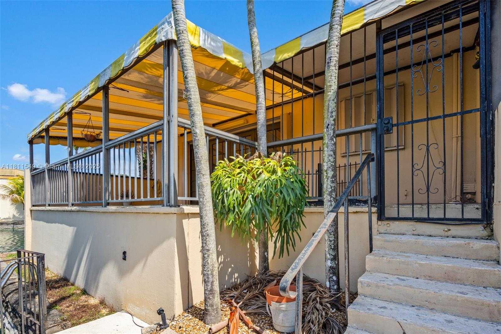 Small Image of 7003 CROWN GATE CT, Miami Lakes Number 25