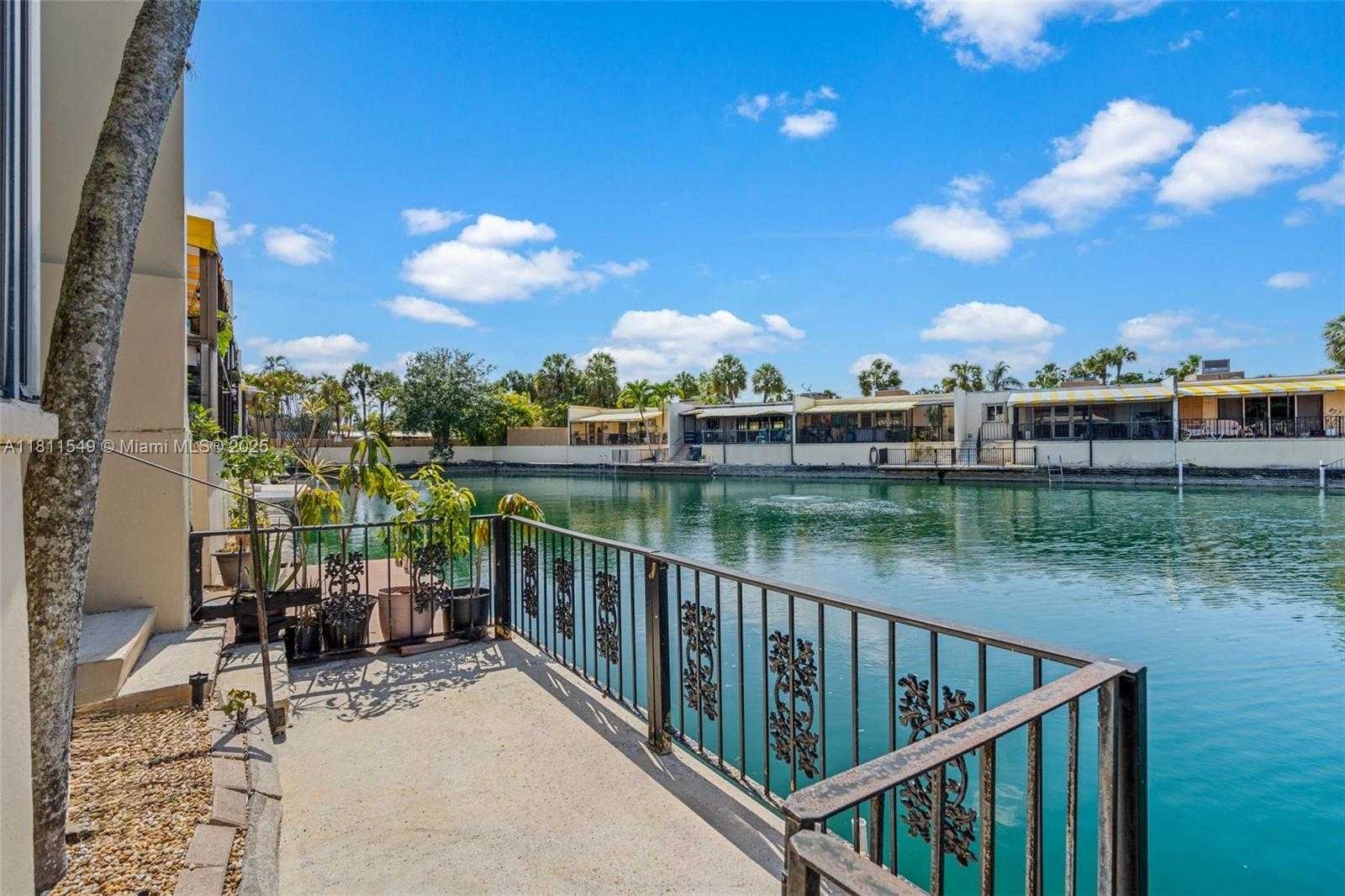 Small Image of 7003 CROWN GATE CT, Miami Lakes Number 26