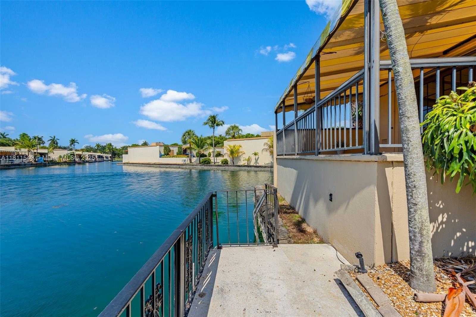 Small Image of 7003 CROWN GATE CT, Miami Lakes Number 27