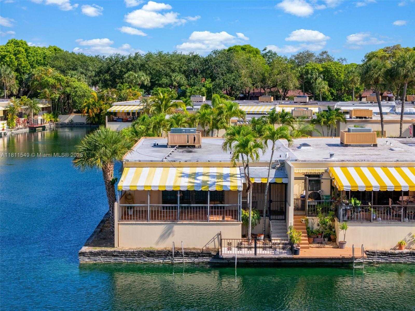 Small Image of 7003 CROWN GATE CT, Miami Lakes Number 28