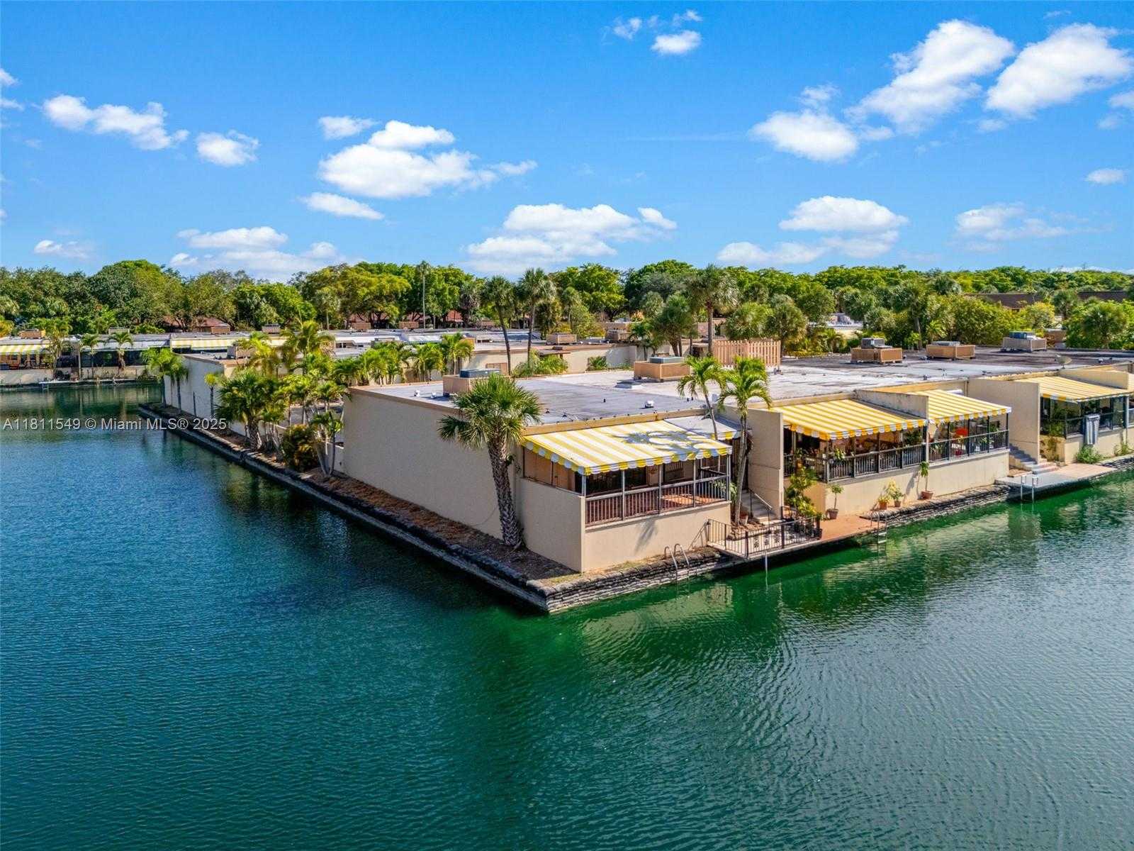 Small Image of 7003 CROWN GATE CT, Miami Lakes Number 29