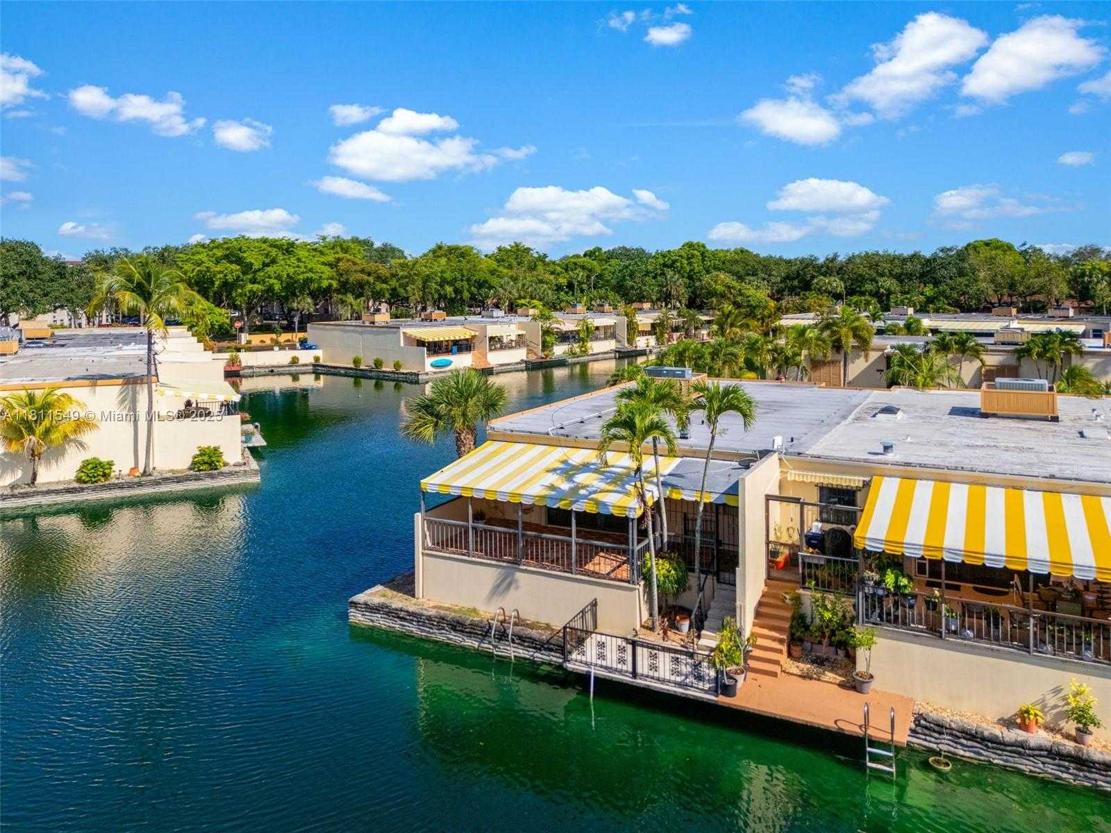 Small Image of 7003 CROWN GATE CT, Miami Lakes Number 30