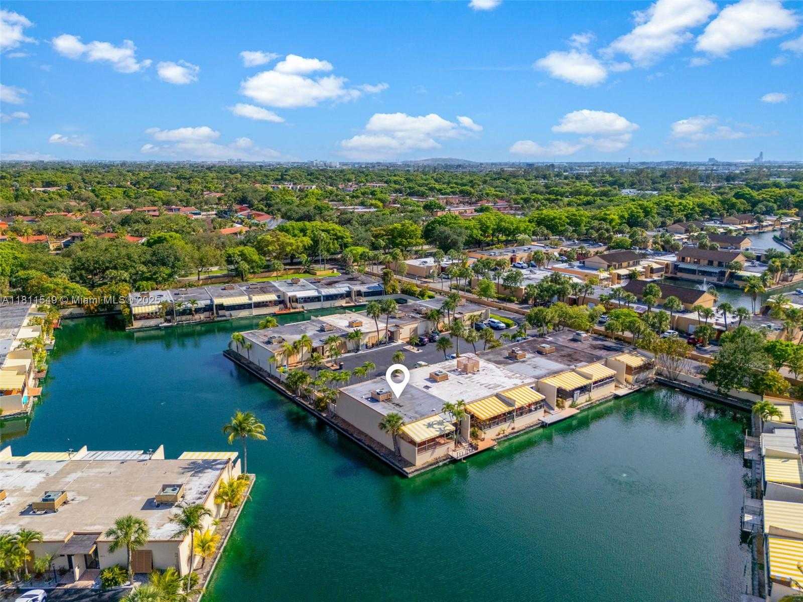 Small Image of 7003 CROWN GATE CT, Miami Lakes Number 31