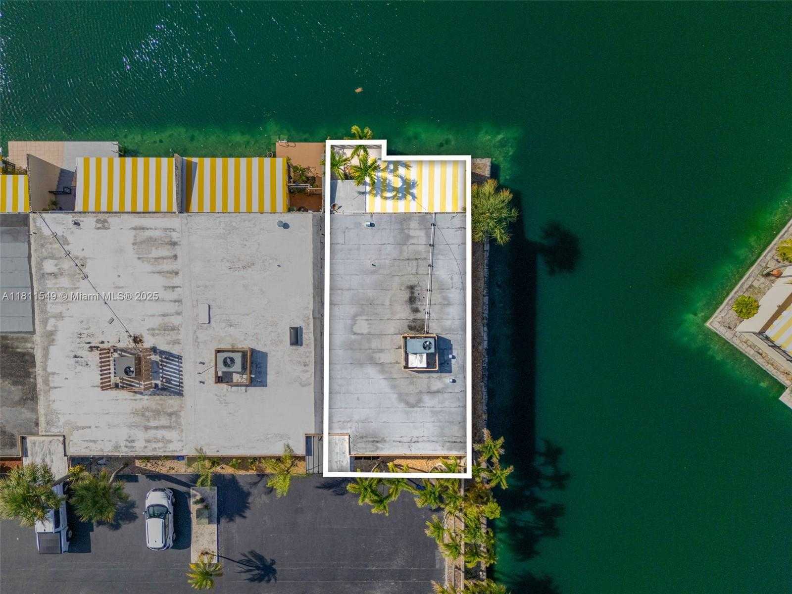 Small Image of 7003 CROWN GATE CT, Miami Lakes Number 34