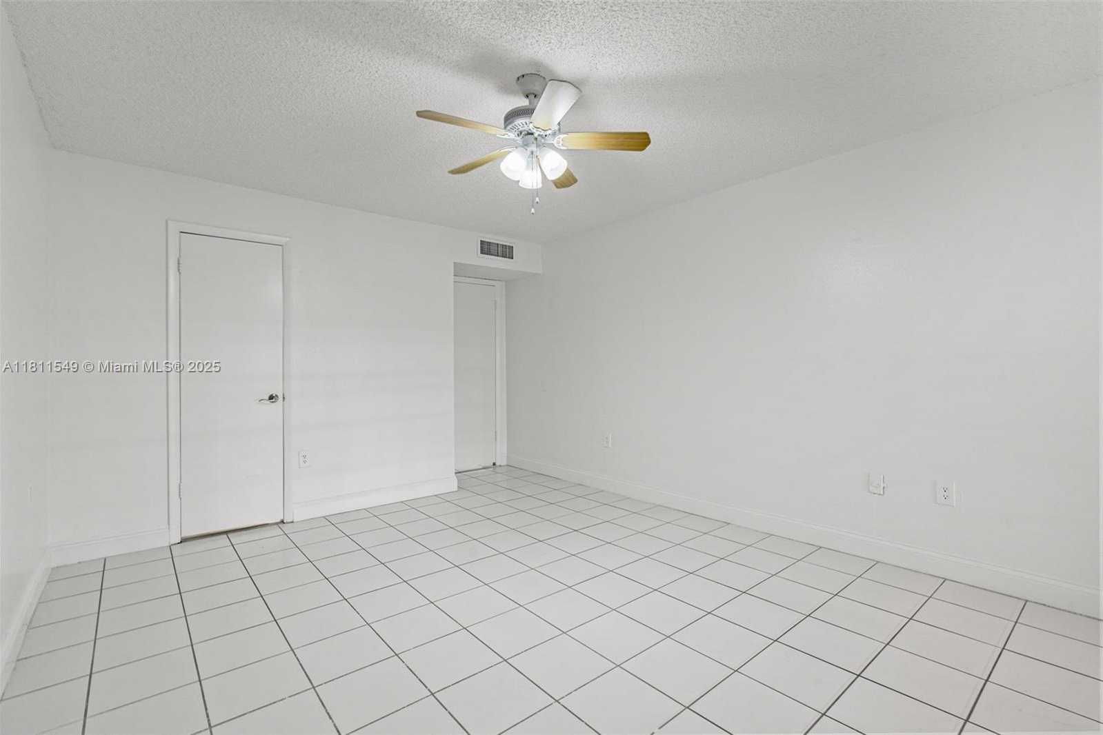 Small Image of 7003 CROWN GATE CT, Miami Lakes Number 37