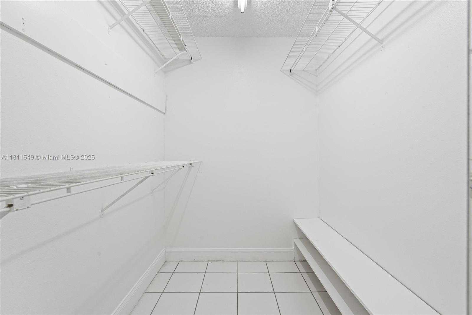 Small Image of 7003 CROWN GATE CT, Miami Lakes Number 38