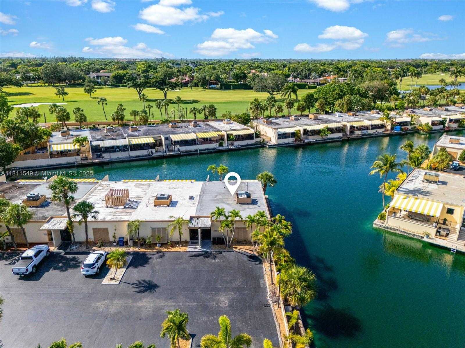 Small Image of 7003 CROWN GATE CT, Miami Lakes Number 4