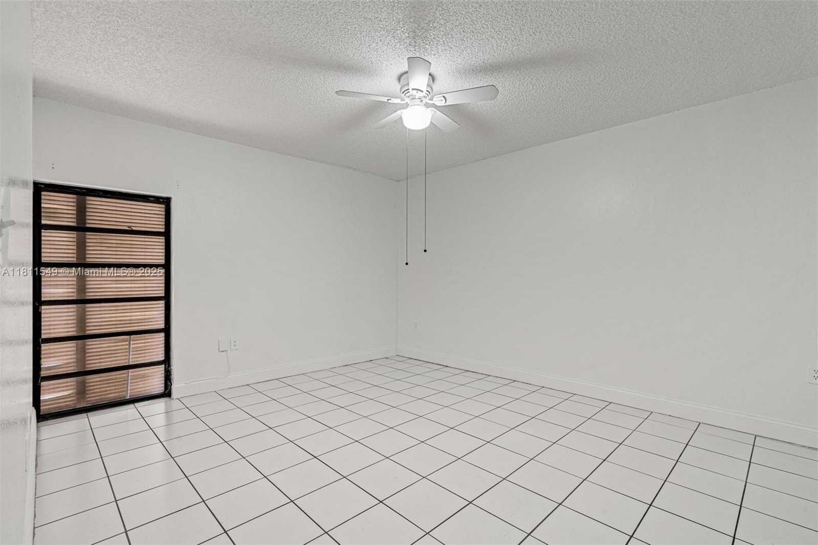 Small Image of 7003 CROWN GATE CT, Miami Lakes Number 45