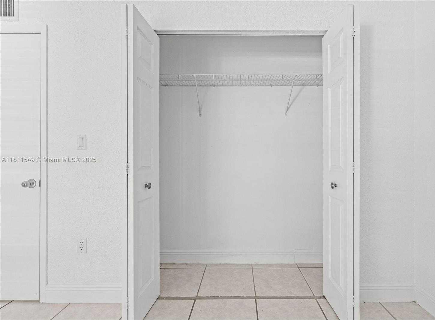 Small Image of 7003 CROWN GATE CT, Miami Lakes Number 47