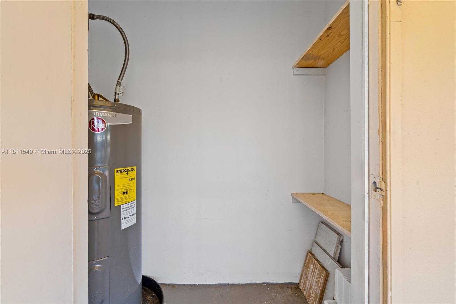 Small Image of 7003 CROWN GATE CT, Miami Lakes Number 48