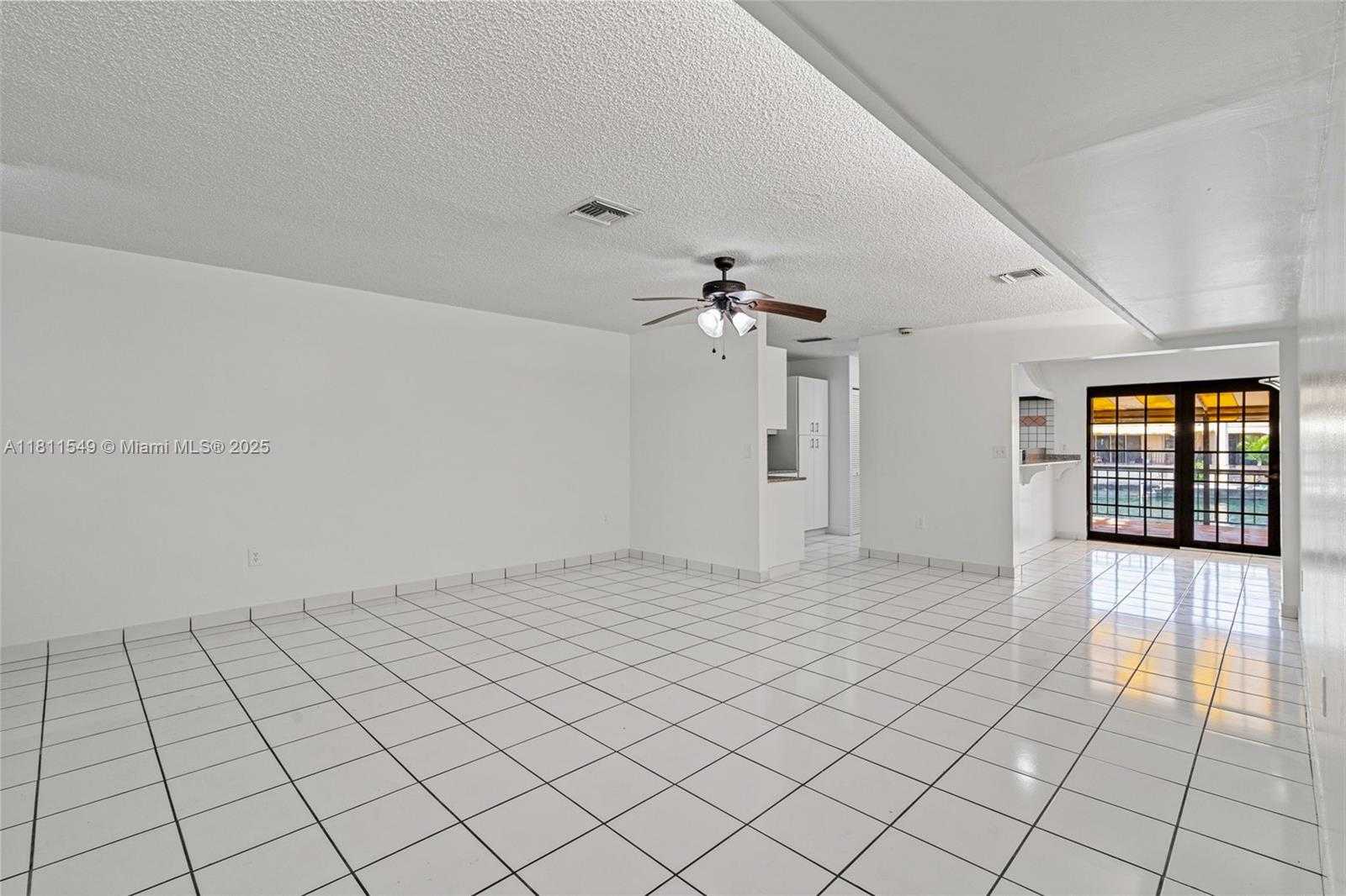Small Image of 7003 CROWN GATE CT, Miami Lakes Number 8