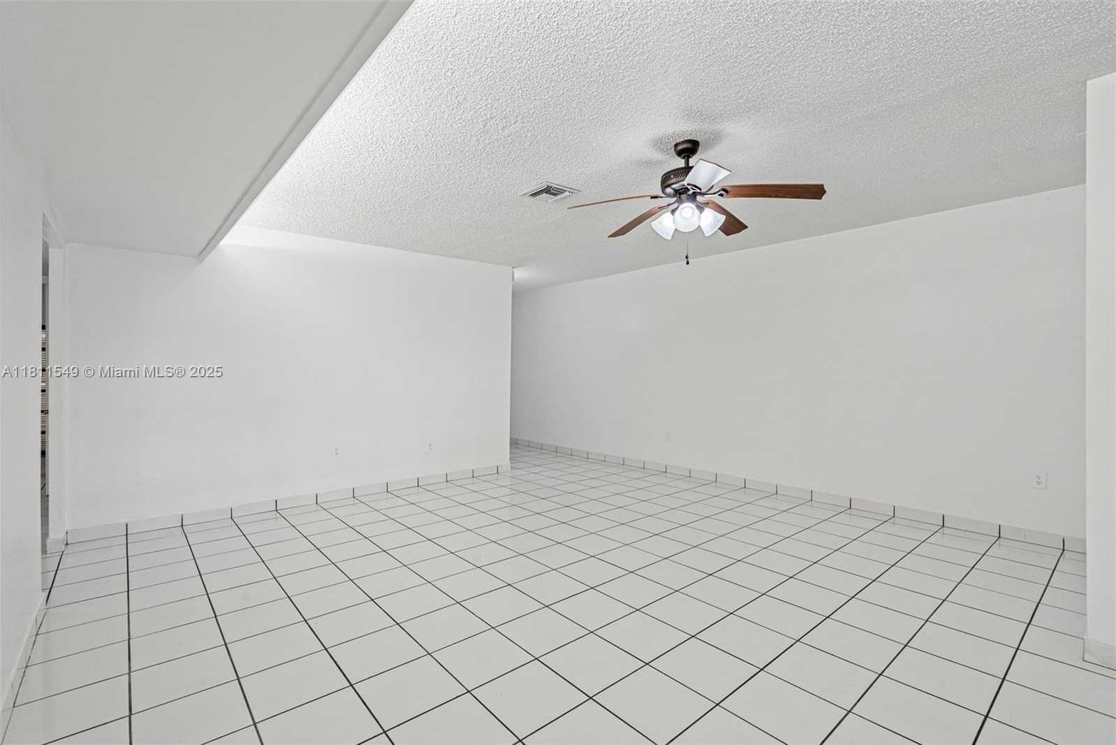 Small Image of 7003 CROWN GATE CT, Miami Lakes Number 9