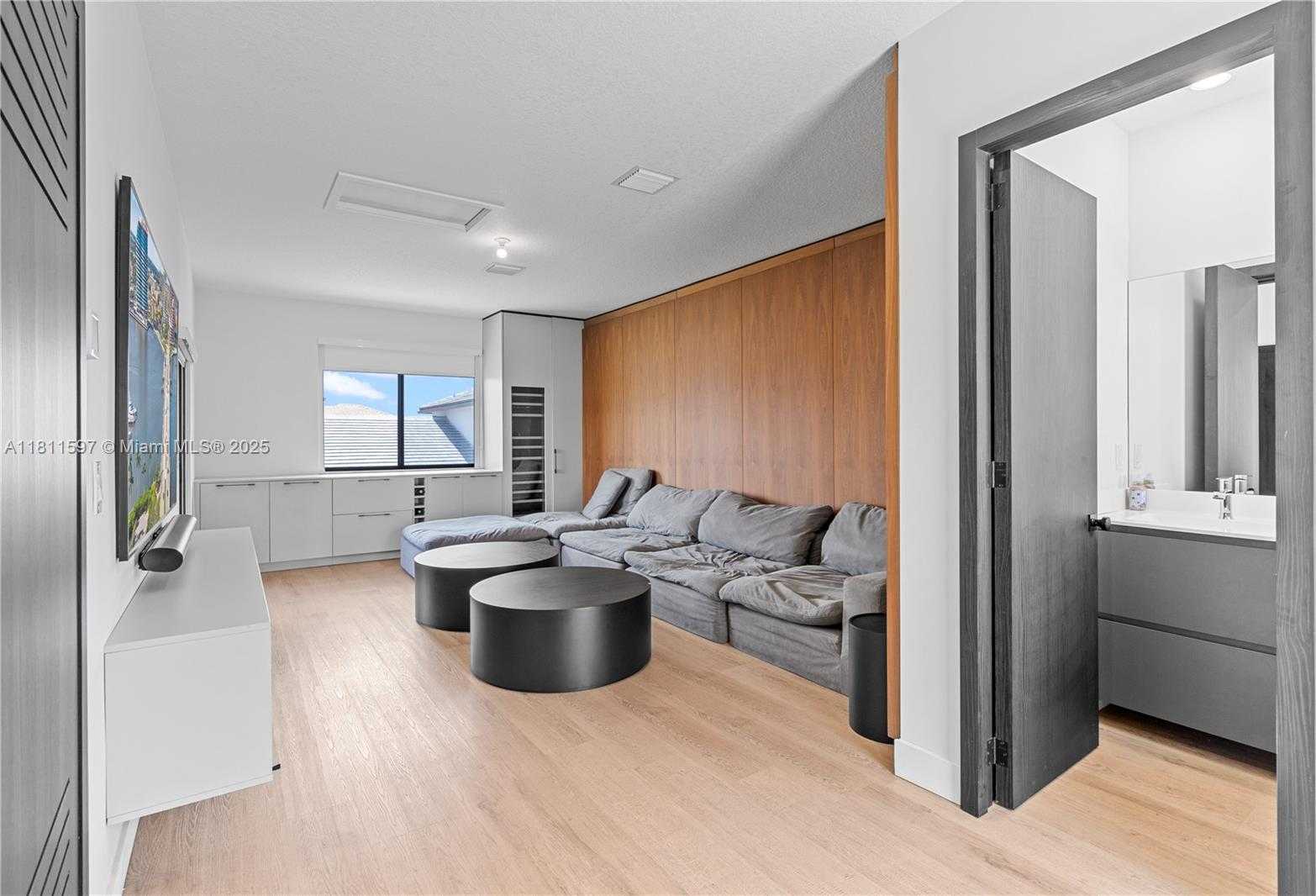 Small Image of 8338 NORTH WEST 45TH ST, Doral Number 24