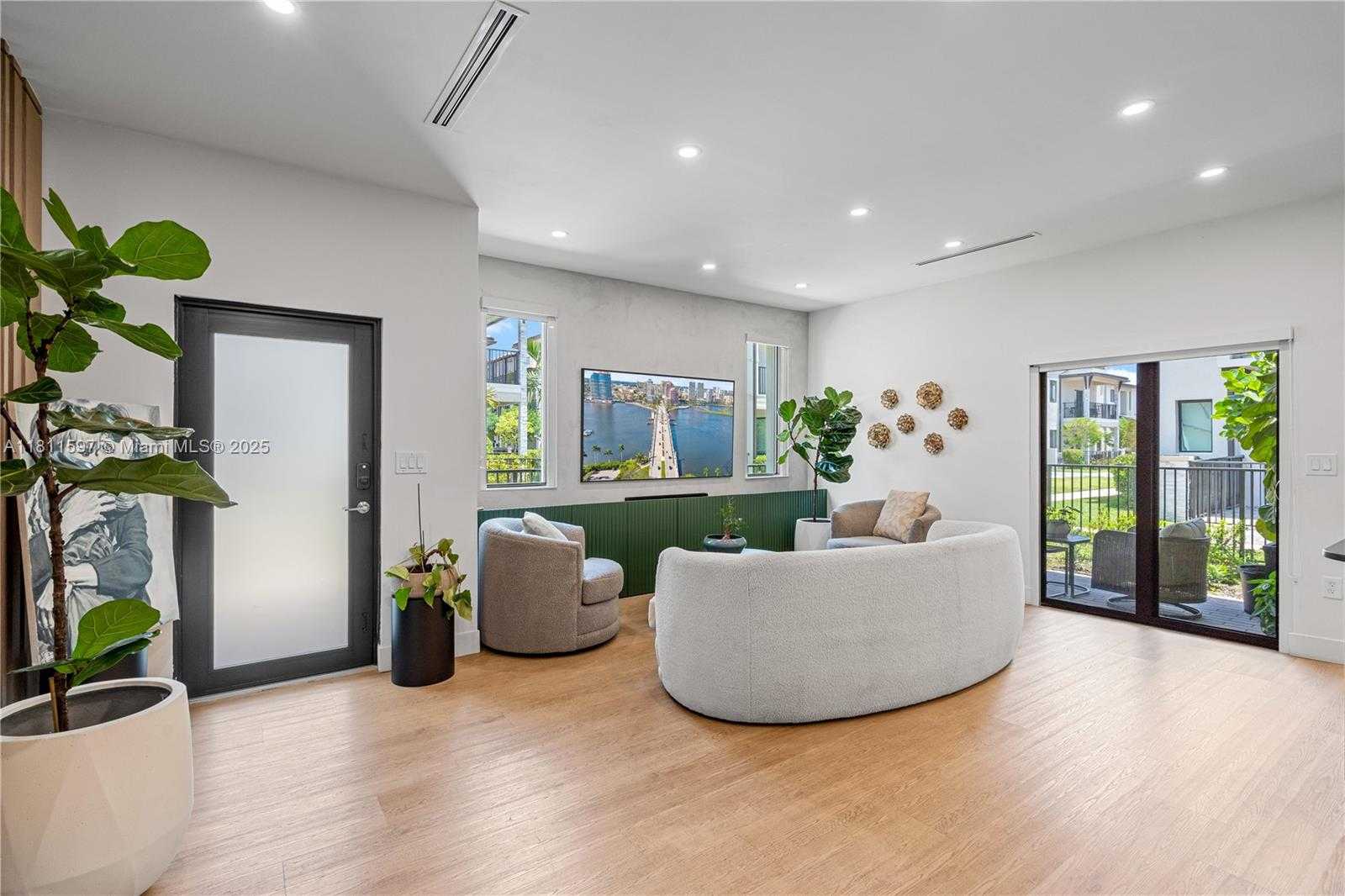 Small Image of 8338 NORTH WEST 45TH ST, Doral Number 4