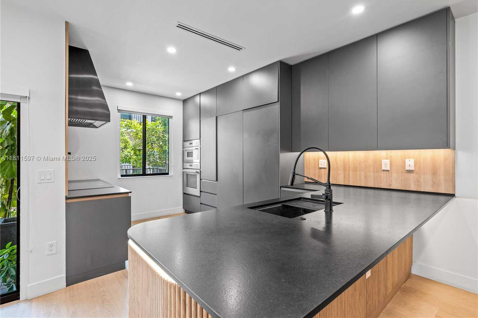 Small Image of 8338 NORTH WEST 45TH ST, Doral Number 9