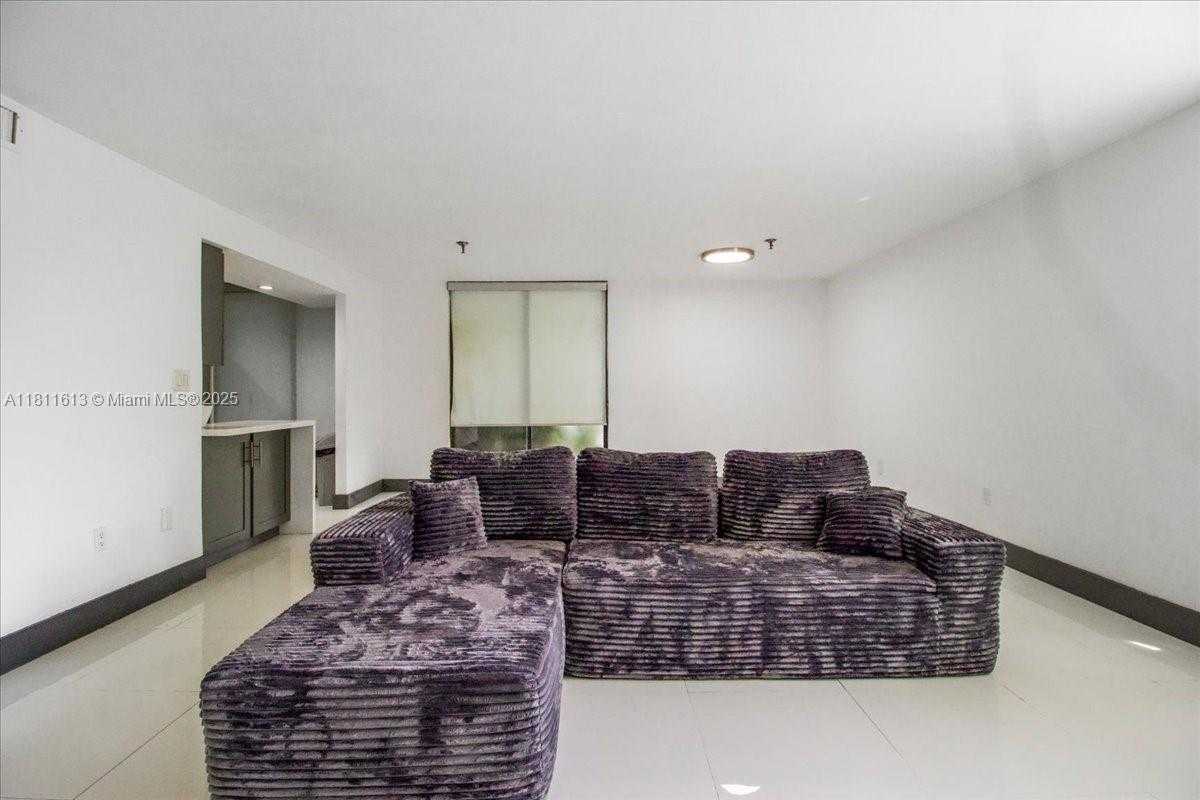 Small Image of 661 NORTH EAST 195TH ST #105, Miami Number 10