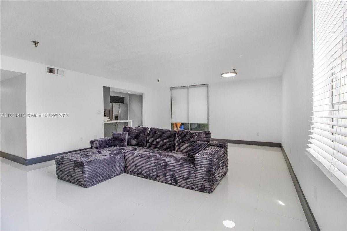 Small Image of 661 NORTH EAST 195TH ST #105, Miami Number 11