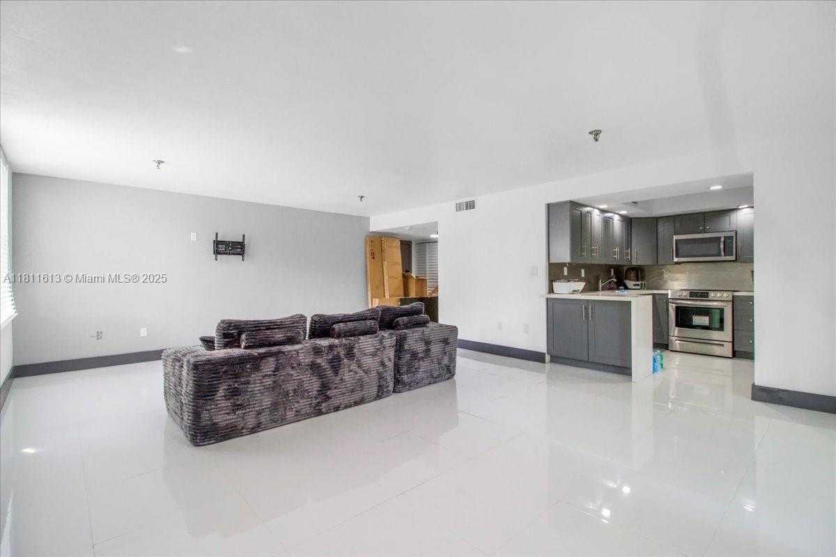 Small Image of 661 NORTH EAST 195TH ST #105, Miami Number 12
