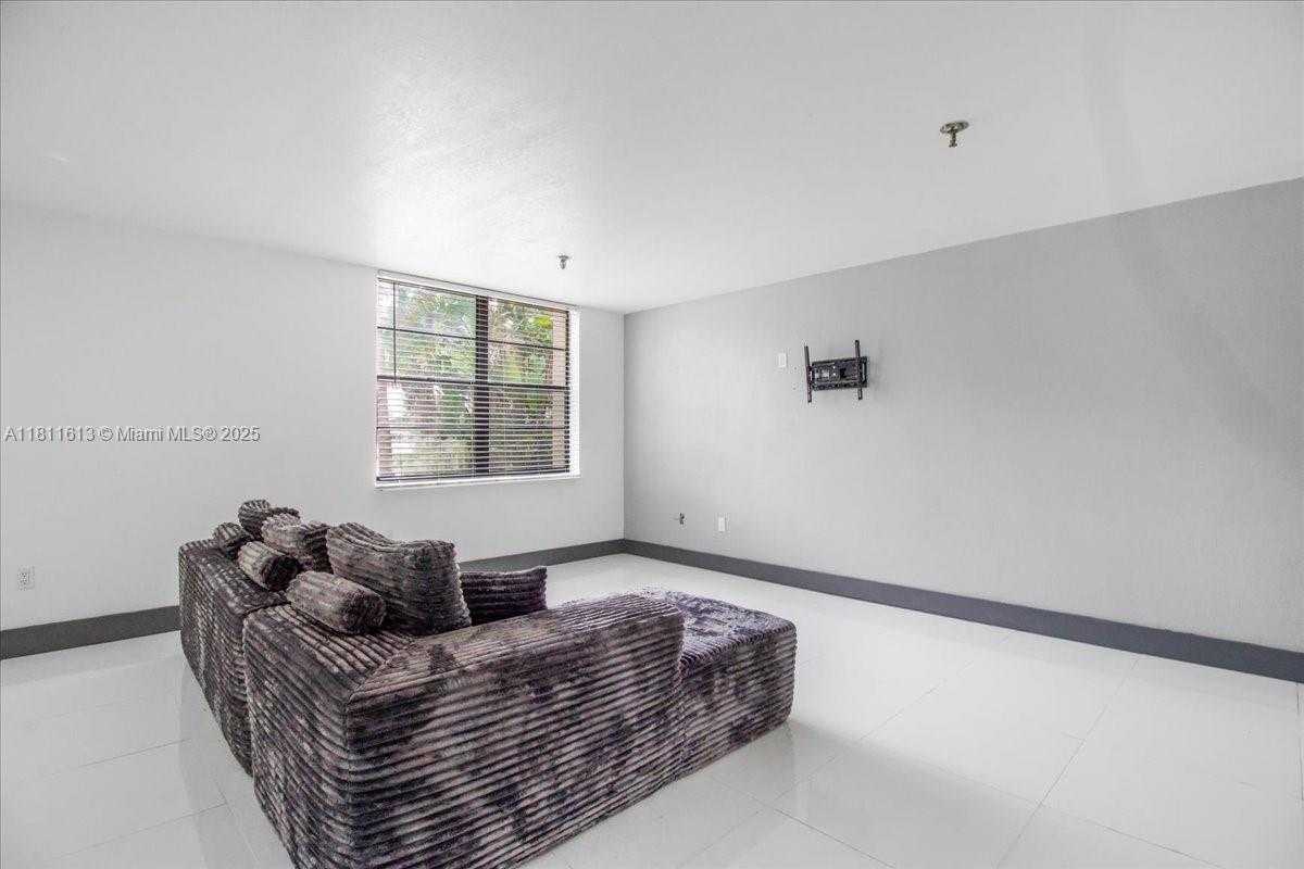 Small Image of 661 NORTH EAST 195TH ST #105, Miami Number 13