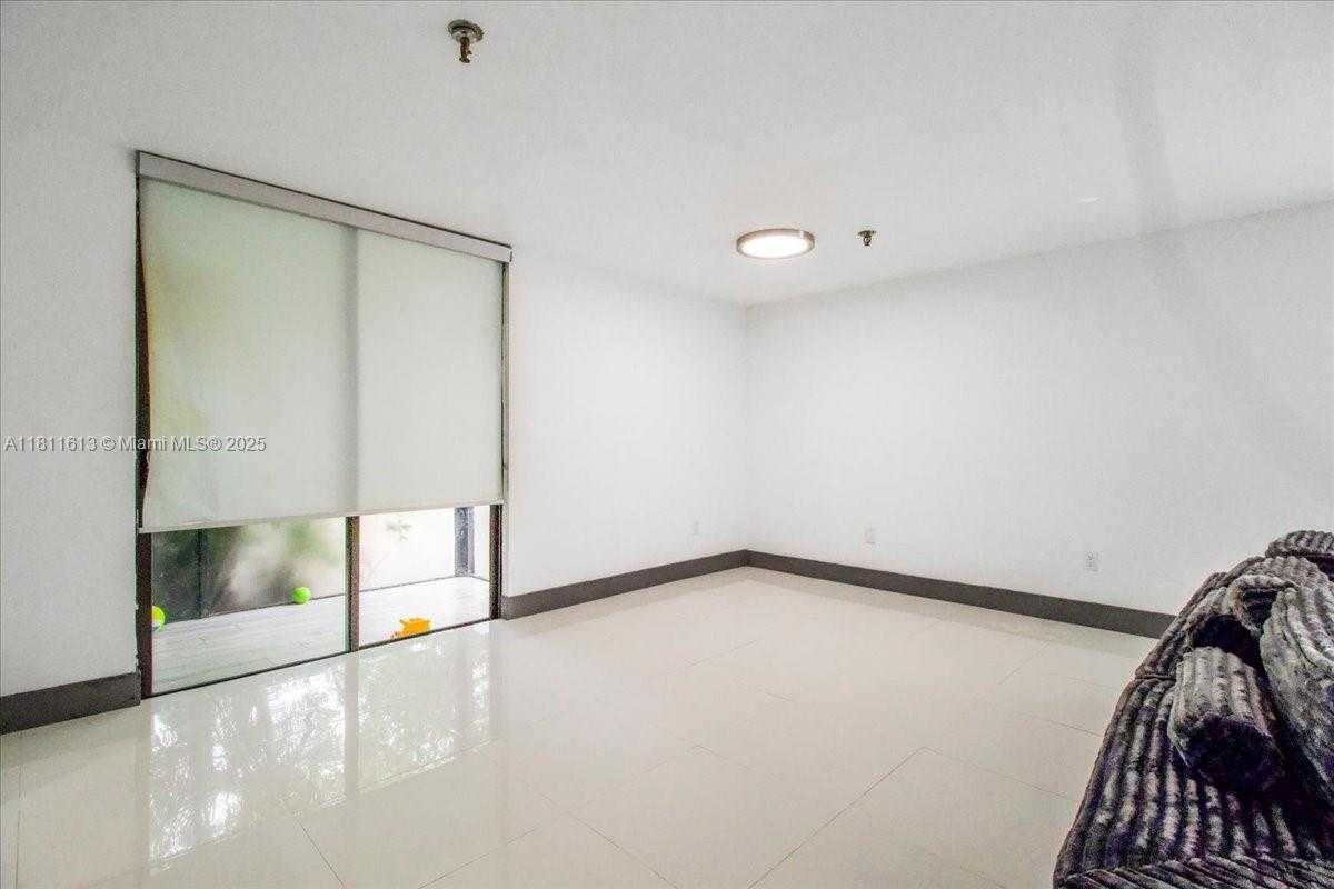 Small Image of 661 NORTH EAST 195TH ST #105, Miami Number 15