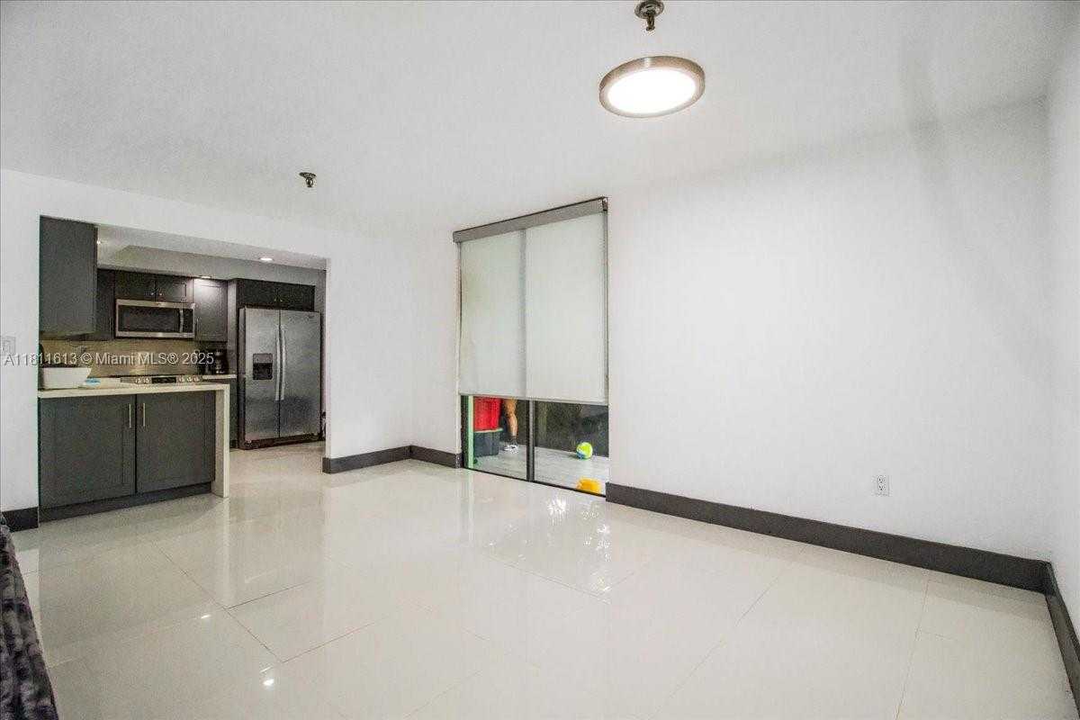 Small Image of 661 NORTH EAST 195TH ST #105, Miami Number 17