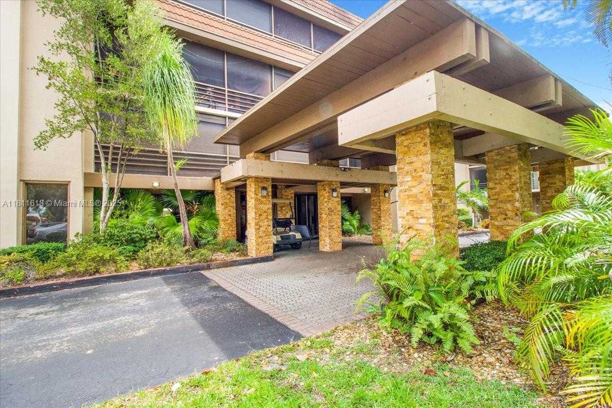 Small Image of 661 NORTH EAST 195TH ST #105, Miami Number 2