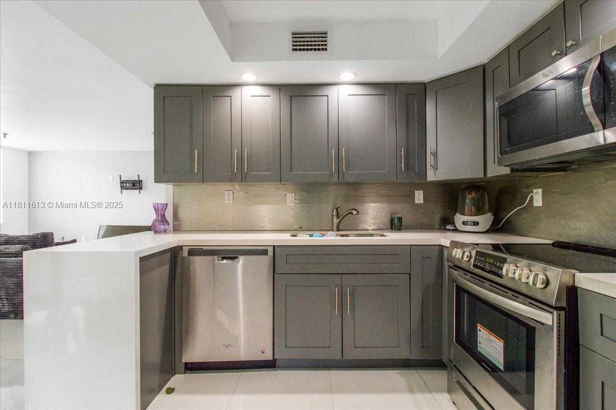 Small Image of 661 NORTH EAST 195TH ST #105, Miami Number 25