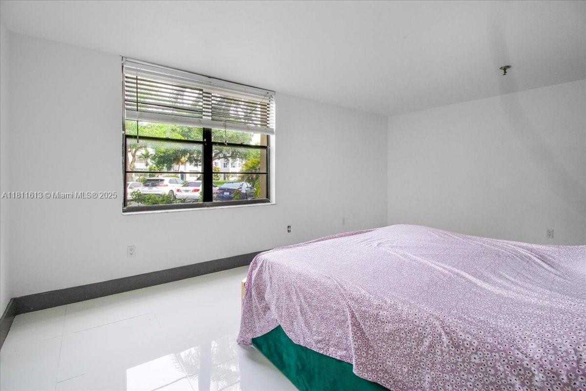 Small Image of 661 NORTH EAST 195TH ST #105, Miami Number 29