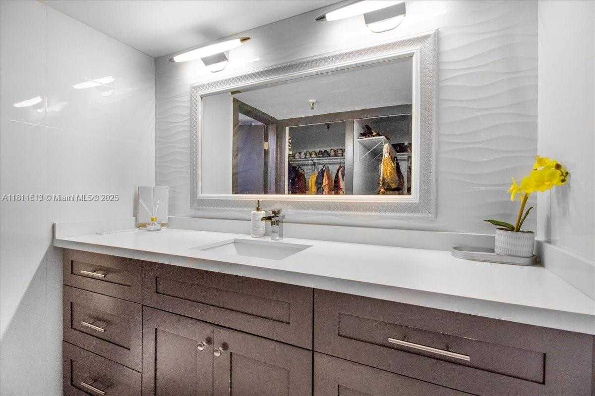 Small Image of 661 NORTH EAST 195TH ST #105, Miami Number 30