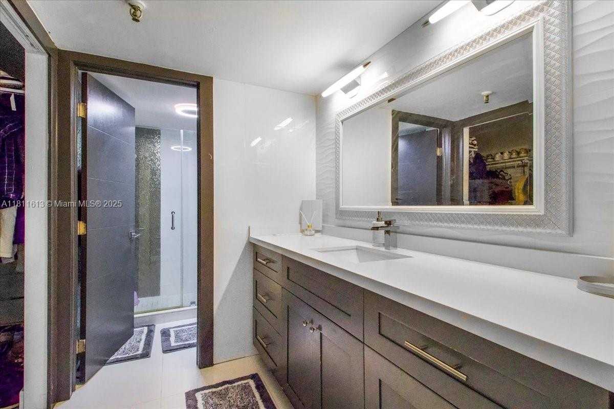 Small Image of 661 NORTH EAST 195TH ST #105, Miami Number 31