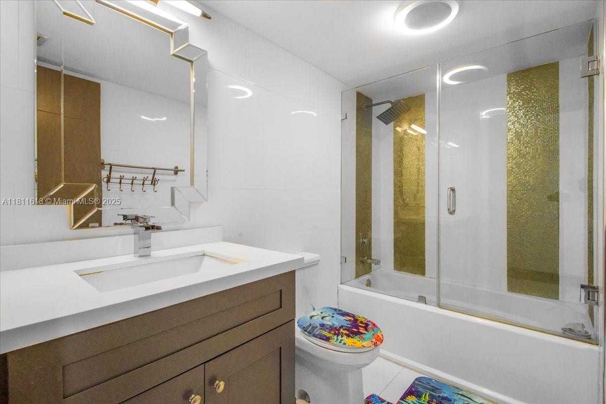 Small Image of 661 NORTH EAST 195TH ST #105, Miami Number 32