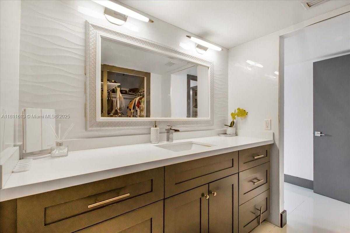 Small Image of 661 NORTH EAST 195TH ST #105, Miami Number 33