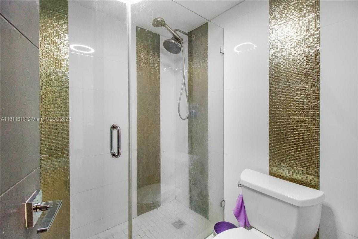 Small Image of 661 NORTH EAST 195TH ST #105, Miami Number 34