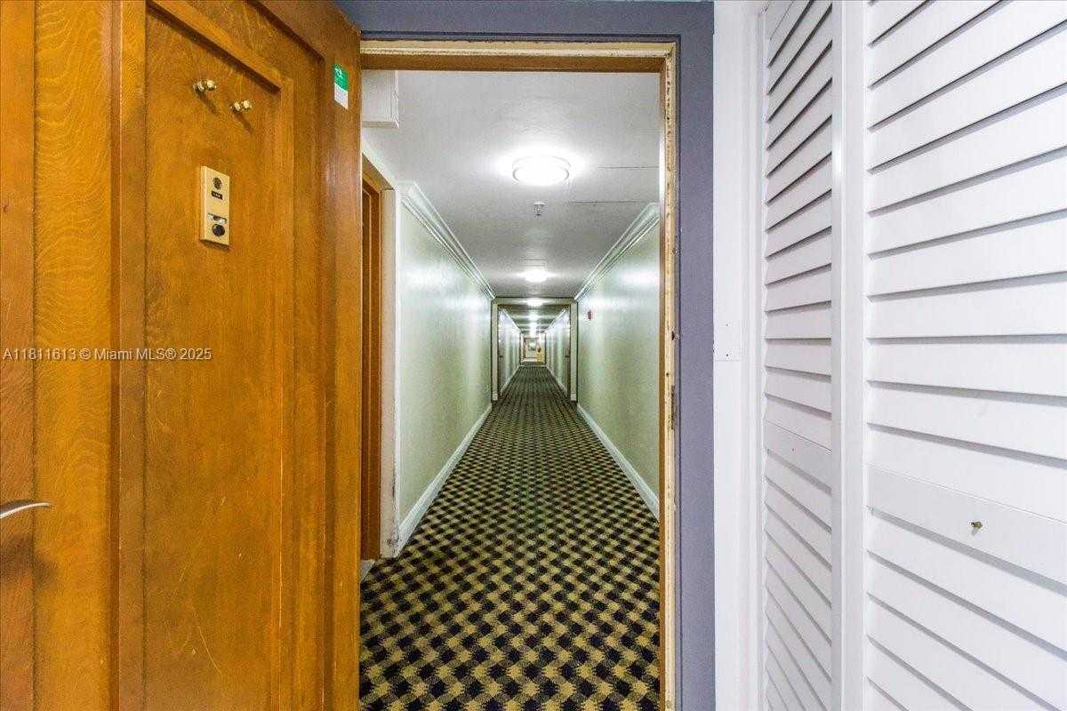 Small Image of 661 NORTH EAST 195TH ST #105, Miami Number 39