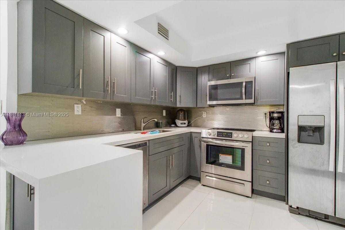 Small Image of 661 NORTH EAST 195TH ST #105, Miami Number 4