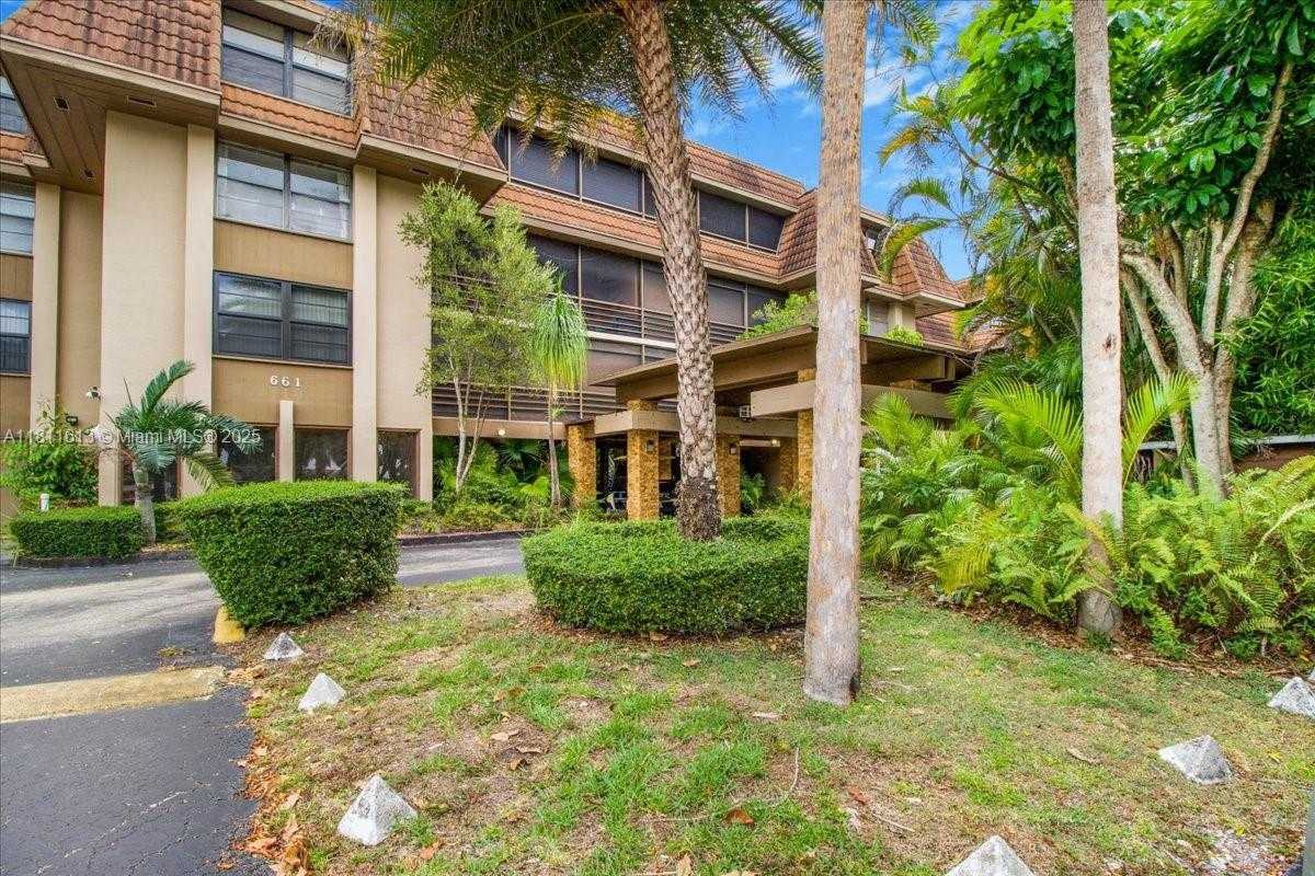 Small Image of 661 NORTH EAST 195TH ST #105, Miami Number 46
