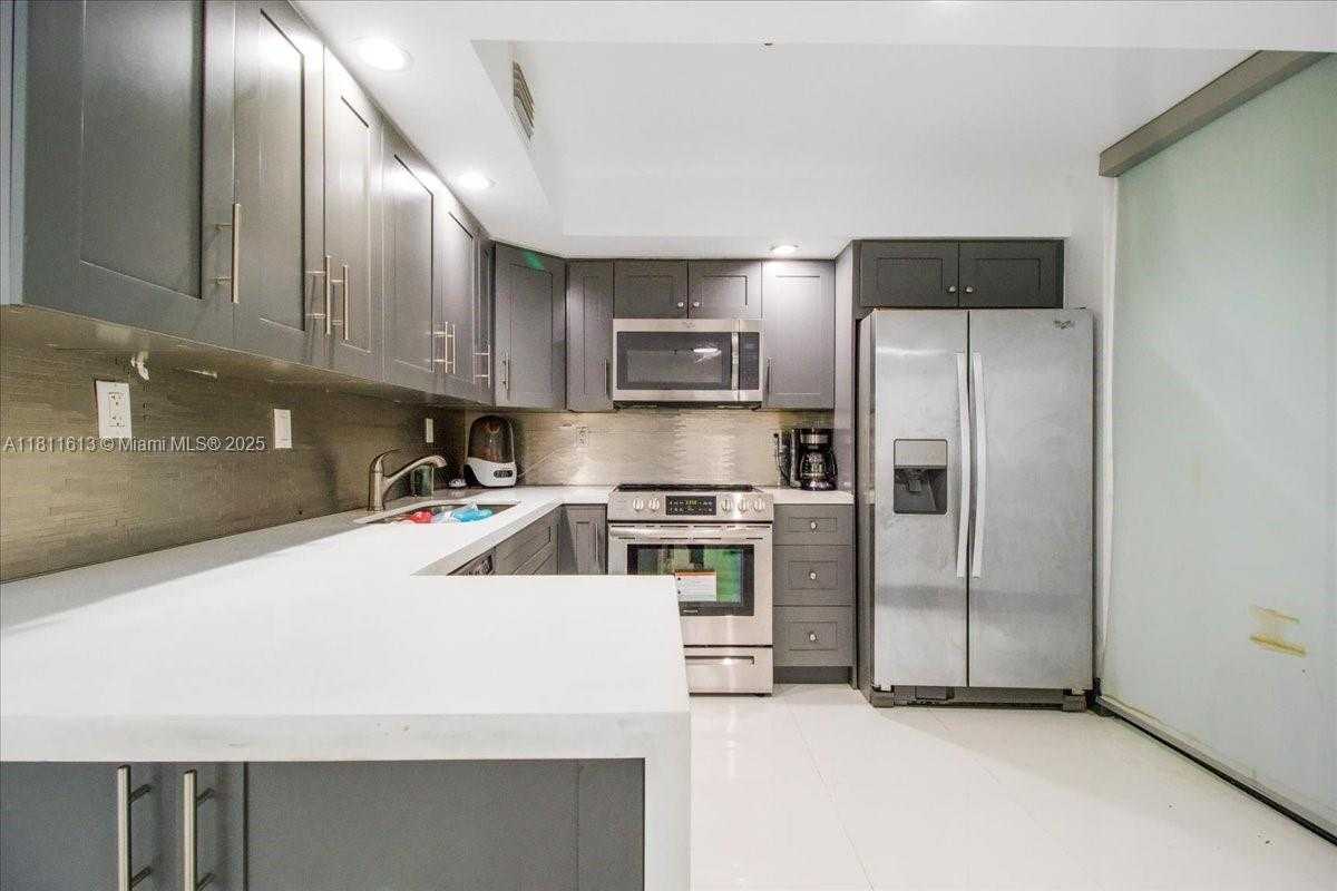 Small Image of 661 NORTH EAST 195TH ST #105, Miami Number 7