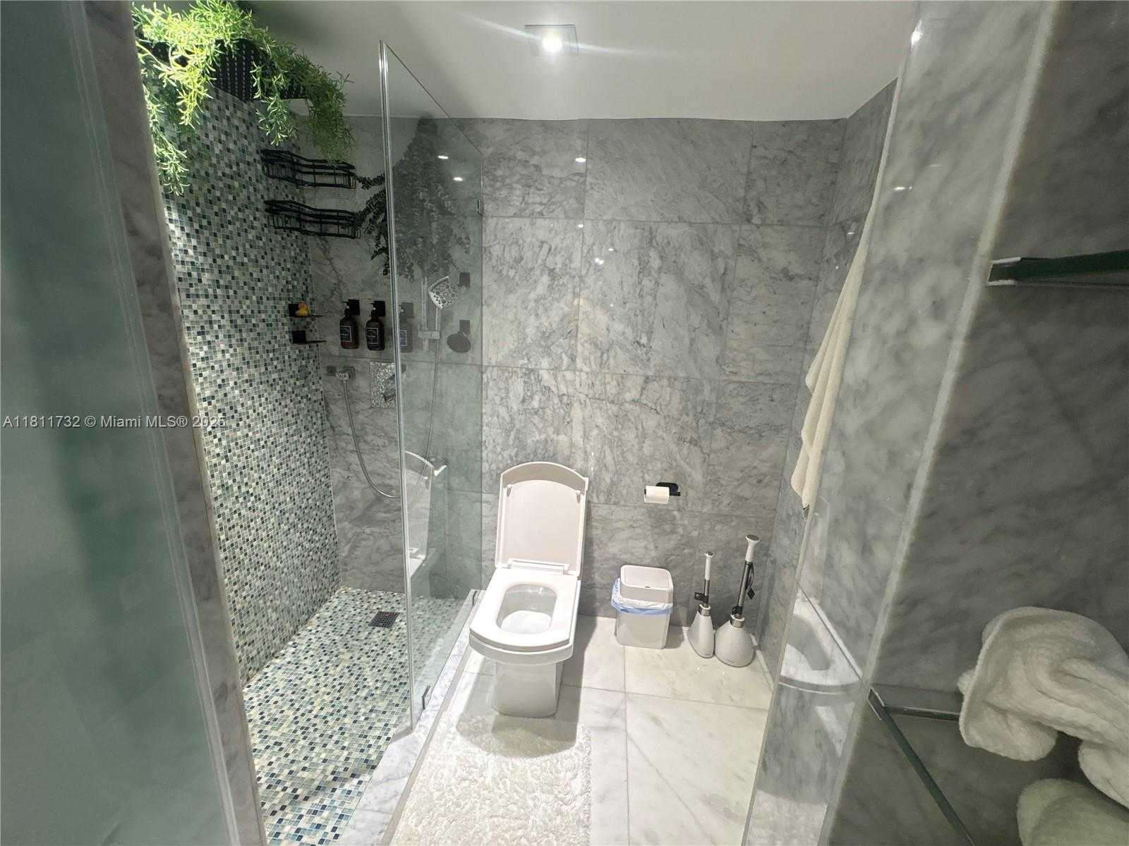 Small Image of 7545 EAST TREASURE DR #7H, North Bay Village Number 12
