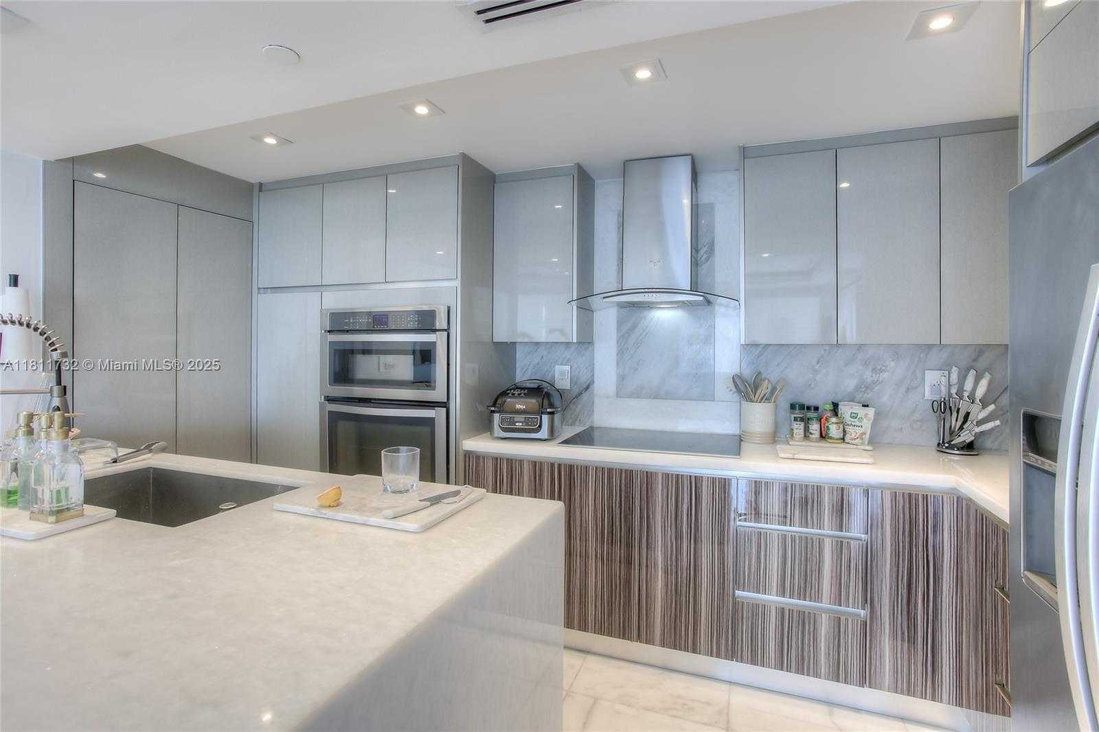 Small Image of 7545 EAST TREASURE DR #7H, North Bay Village Number 3