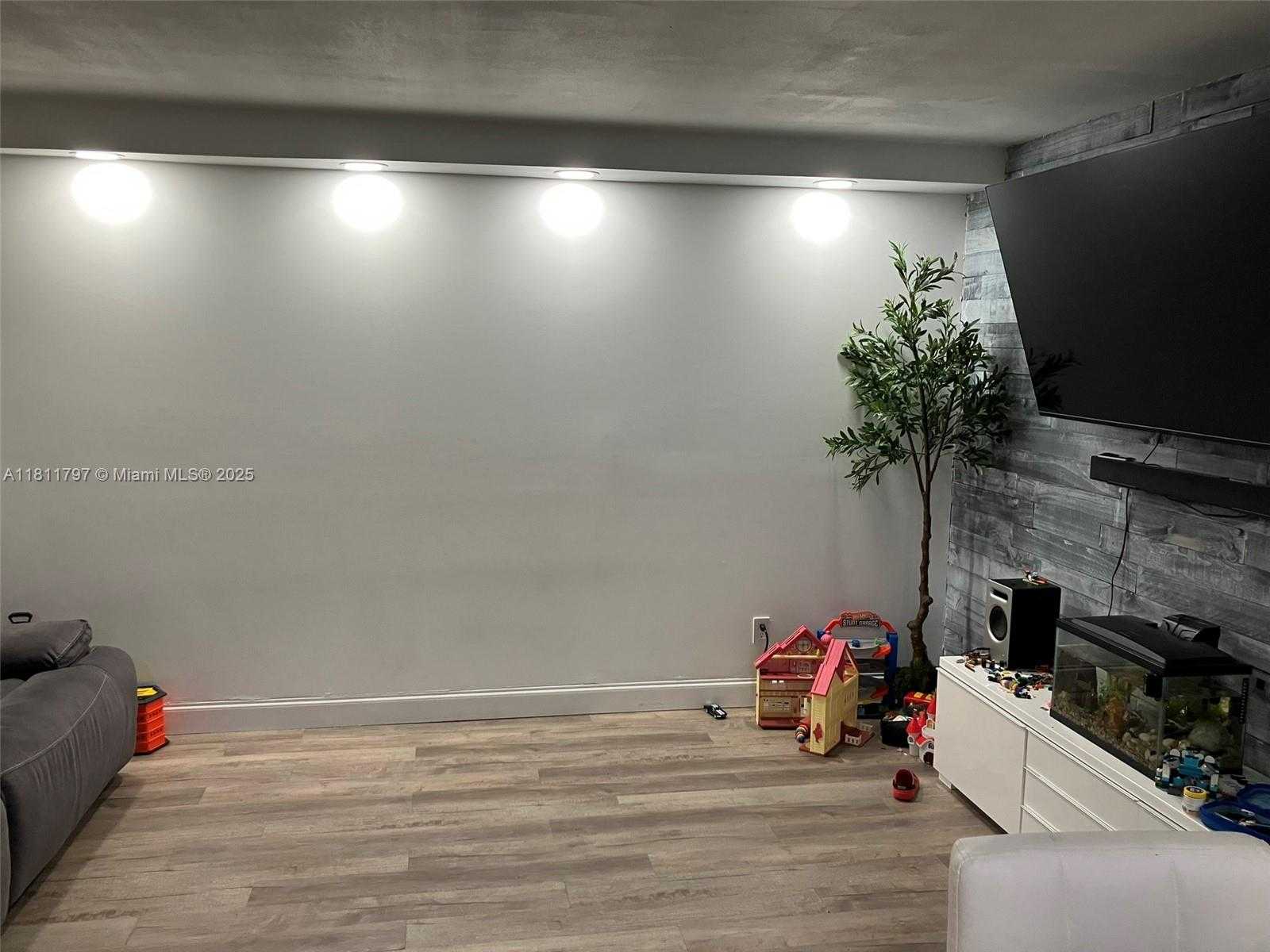 Small Image of 9059 SOUTH WEST 133RD CT #E, Miami Number 13