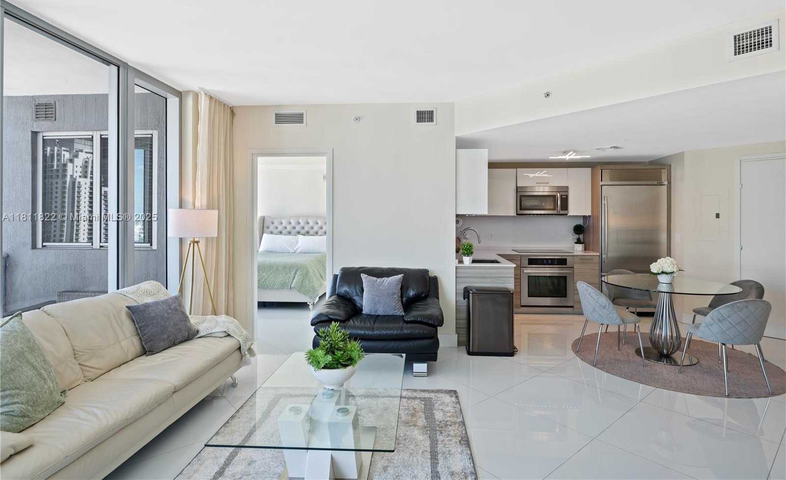 Small Image of 1300 BRICKELL BAY DR #3607, Miami Number 10