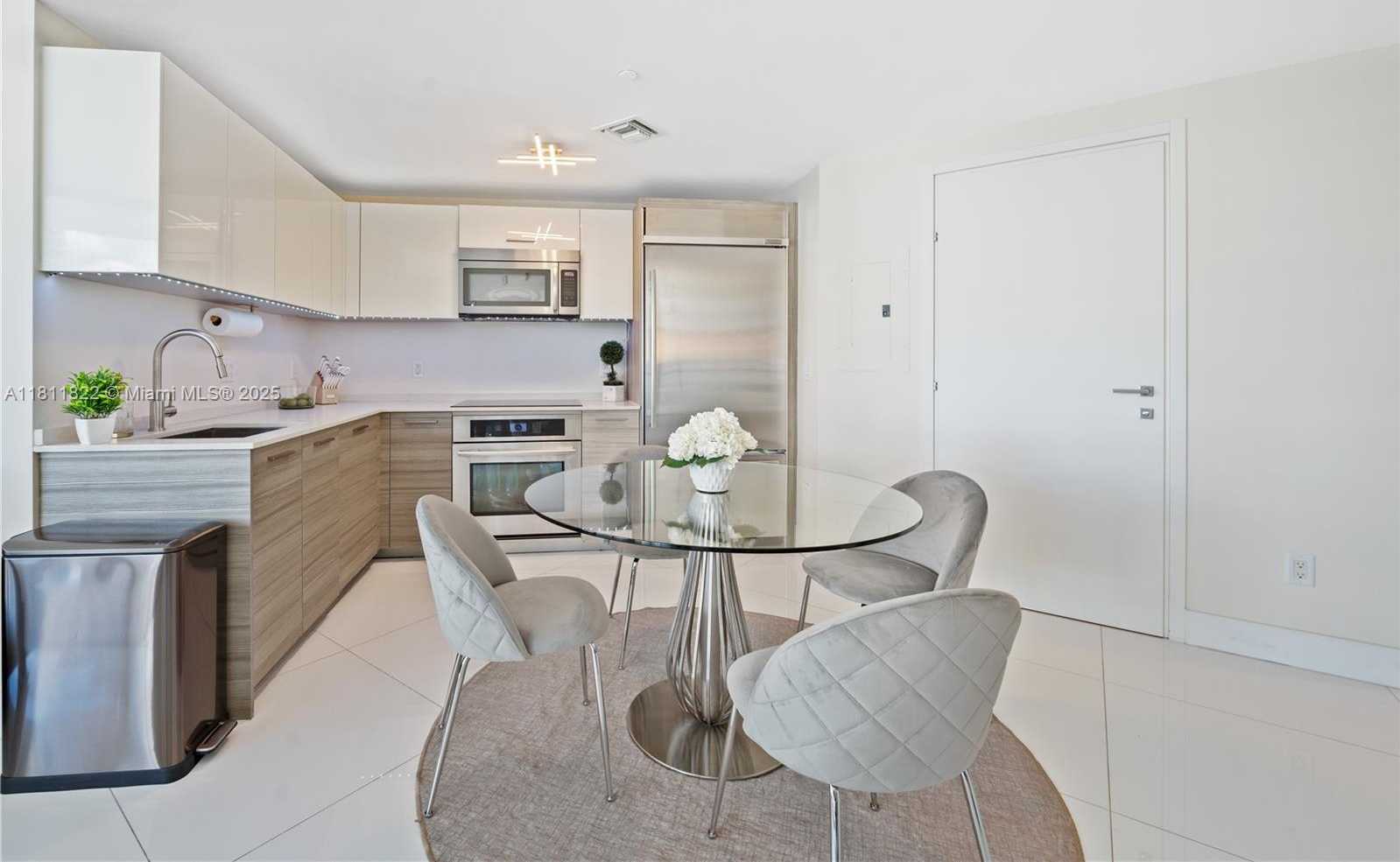 Small Image of 1300 BRICKELL BAY DR #3607, Miami Number 11