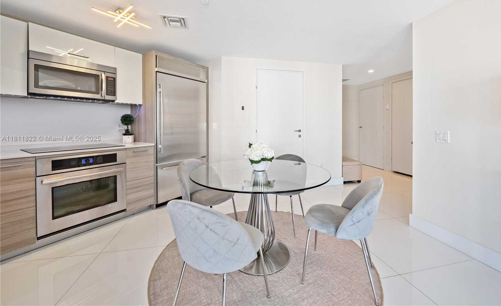 Small Image of 1300 BRICKELL BAY DR #3607, Miami Number 12