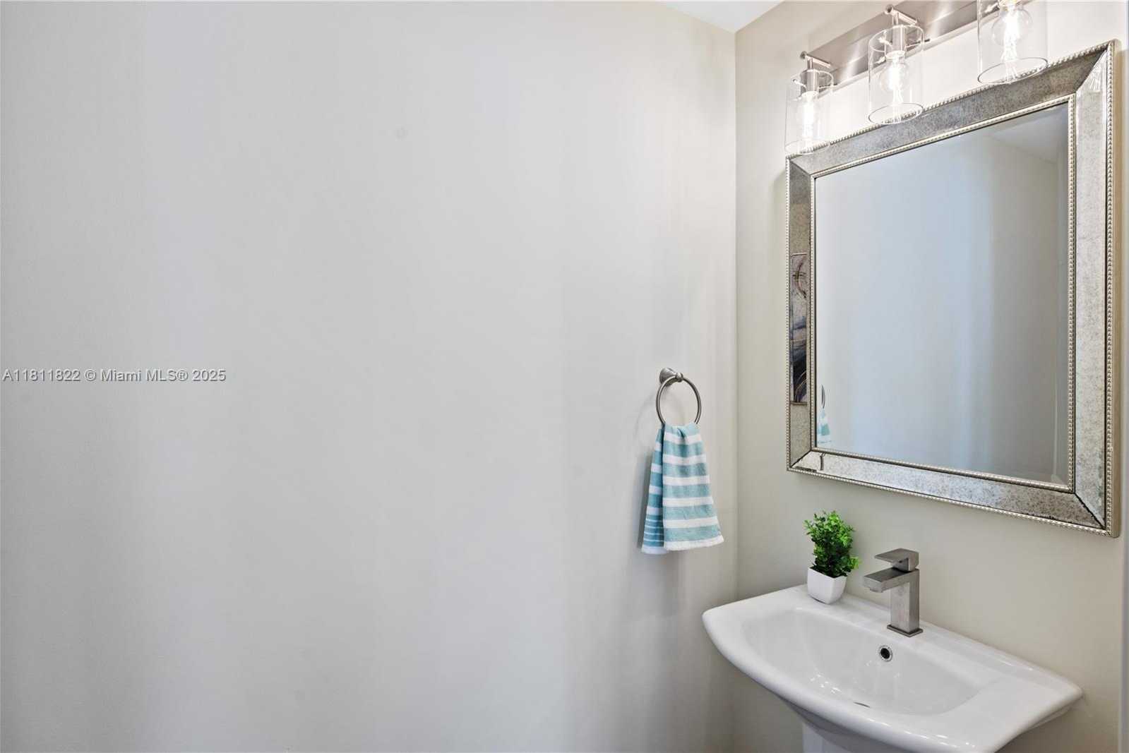 Small Image of 1300 BRICKELL BAY DR #3607, Miami Number 13